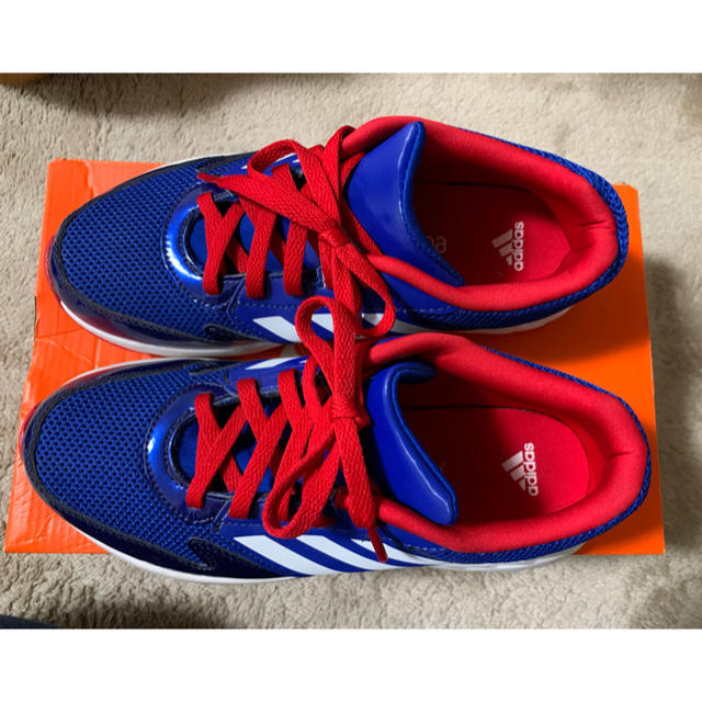 adidas(アディダス)のadidas FAITO 22.5㎝ キッズ/ベビー/マタニティのキッズ靴/シューズ(15cm~)(スニーカー)の商品写真