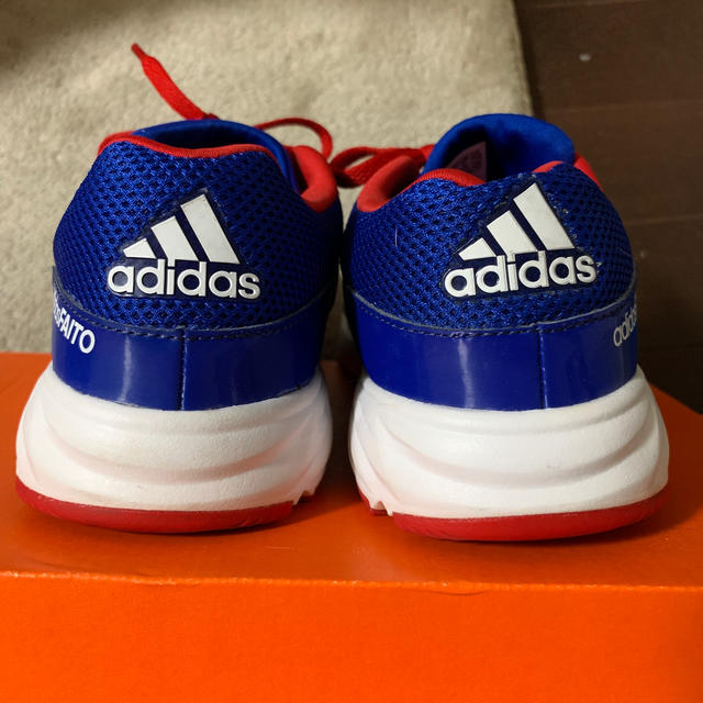 adidas(アディダス)のadidas FAITO 22.5㎝ キッズ/ベビー/マタニティのキッズ靴/シューズ(15cm~)(スニーカー)の商品写真