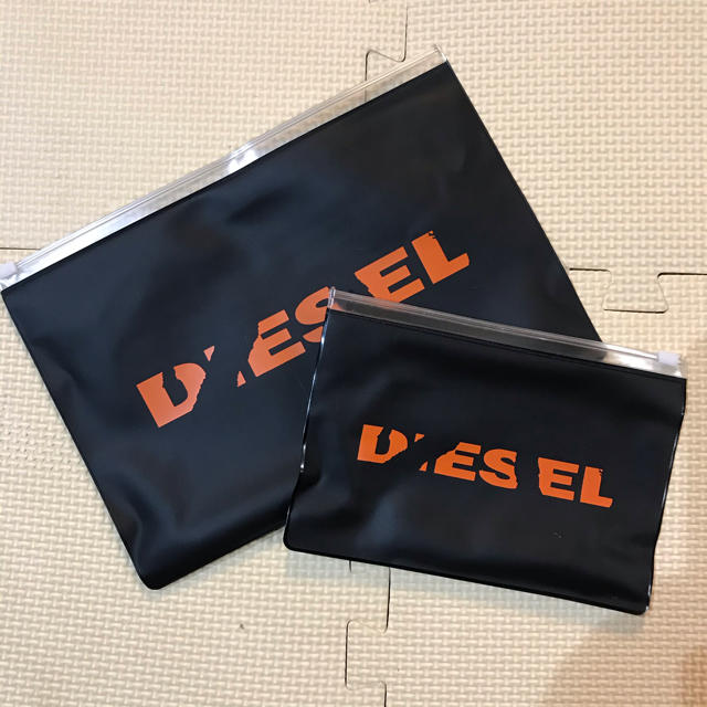 DIESEL(ディーゼル)のDIESELノベルティージッパーバッグ2sizeセット エンタメ/ホビーのコレクション(ノベルティグッズ)の商品写真