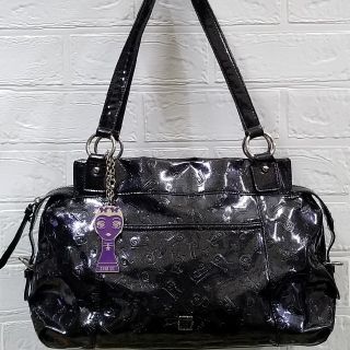 アナスイ(ANNA SUI)のANNA SUI アナスイ エナメルブラックパール チャーム付きショルダーバッグ(ショルダーバッグ)