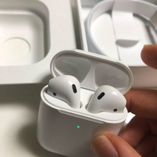 アップル(Apple)の【1度のみ使用】Apple AirPods 第2世代(ヘッドフォン/イヤフォン)