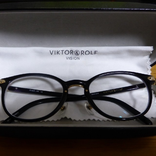 VIKTOR＆ROLF ヴィクター＆ロルフ　70-01334　ユニセックスメガネ拭き専用ケース付き