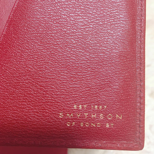 Smythson(スマイソン)のお値下げ中！　スマイソン　スリムトラベルウォレット　レッド インテリア/住まい/日用品の日用品/生活雑貨/旅行(旅行用品)の商品写真