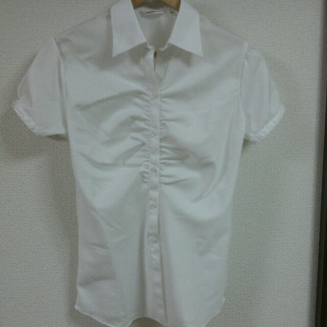 新品タグ付き♡半袖ギャザーシャツ レディースのトップス(シャツ/ブラウス(半袖/袖なし))の商品写真