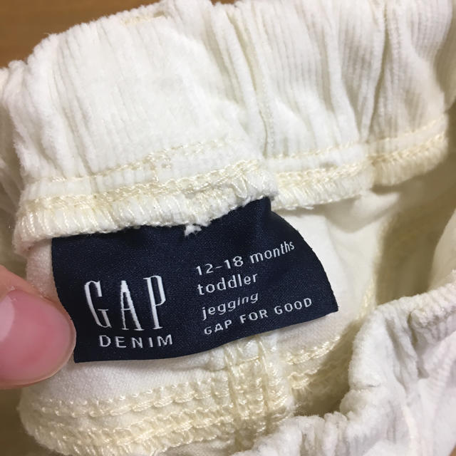 babyGAP(ベビーギャップ)のbabyGAP 2019AW ホワイトコーデュロイパンツ ズボン 80cm キッズ/ベビー/マタニティのベビー服(~85cm)(パンツ)の商品写真
