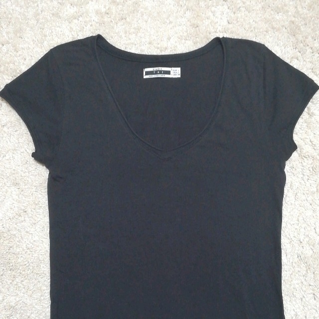 ZARA(ザラ)の【美品】ZARA TRF Vネックティシャツ tee レディースのトップス(Tシャツ(半袖/袖なし))の商品写真