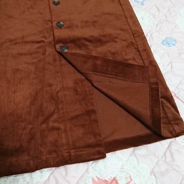 GU(ジーユー)のGU＊コーデュロイフロントボタンナロースカート＊茶 レディースのスカート(ロングスカート)の商品写真