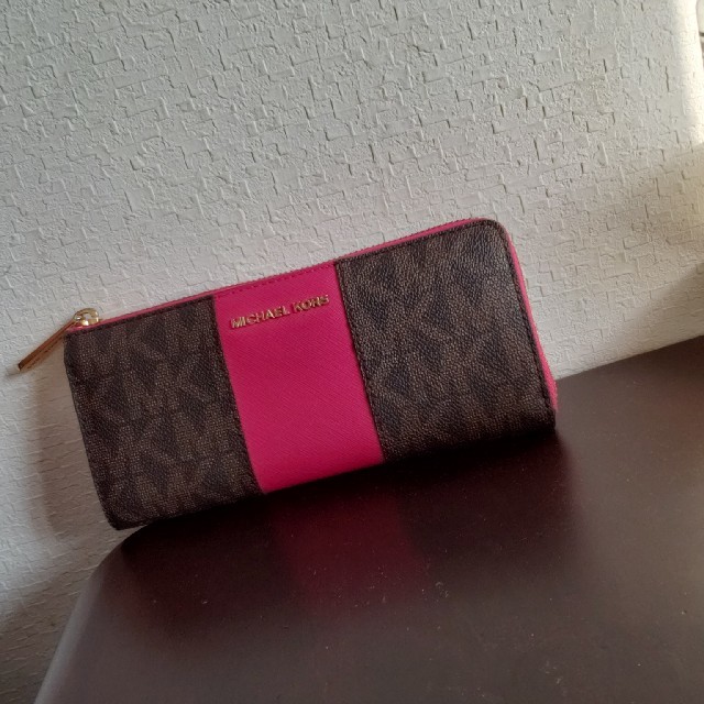 Michael Kors(マイケルコース)のMICHEAL KORS 長財布  レディースのファッション小物(財布)の商品写真
