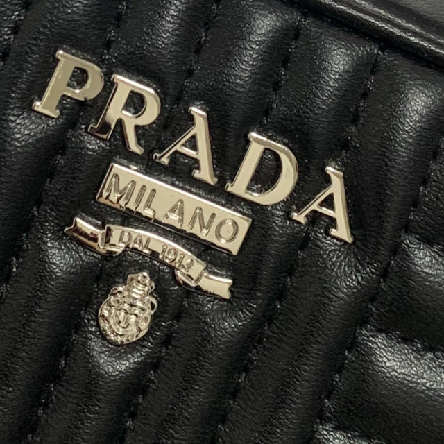 PRADAチェーンバック