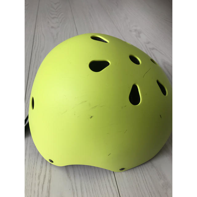 XJD子供用の自転車ヘルメット黄緑(M:55-57cm) キッズ/ベビー/マタニティの外出/移動用品(その他)の商品写真