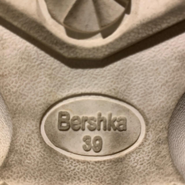 Bershka(ベルシュカ)のダッドスニーカー (ホワイト) 24.5(最終お値下げです！) レディースの靴/シューズ(スニーカー)の商品写真