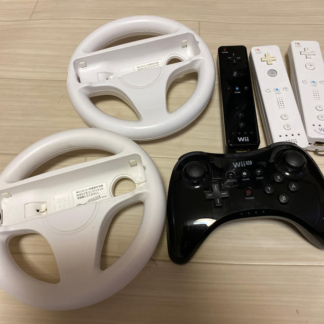 任天堂(ニンテンドウ)のWii コントローラー セット ヌンチャク エンタメ/ホビーのゲームソフト/ゲーム機本体(家庭用ゲーム機本体)の商品写真