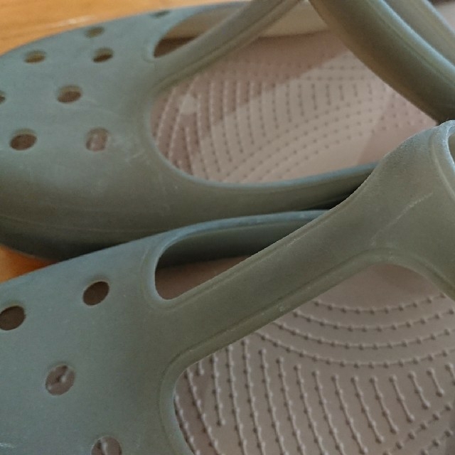 crocs(クロックス)のクロックス   レディースの靴/シューズ(サンダル)の商品写真