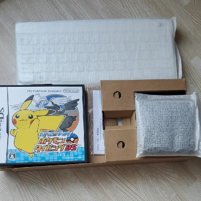 バトル＆ゲット！ ポケモンタイピングDS（キーボード白） DS エンタメ/ホビーのゲームソフト/ゲーム機本体(携帯用ゲームソフト)の商品写真