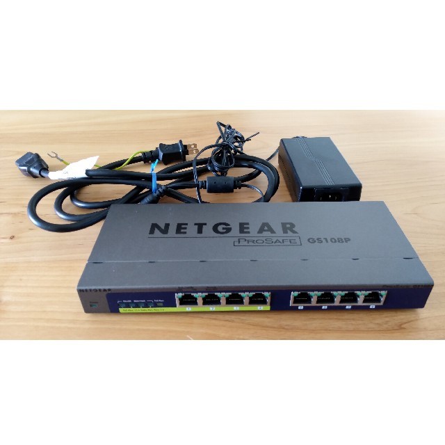 ネットギア NETGEAR GS108P-100AJS スマホ/家電/カメラのPC/タブレット(PC周辺機器)の商品写真