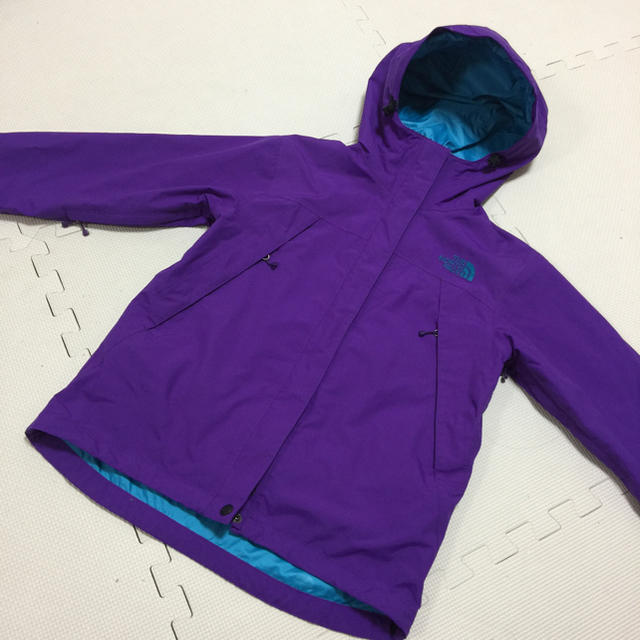 THE NORTH FACE(ザノースフェイス)の美品 配色が可愛い♡ノースフェイス スクープジャケット パープル S スポーツ/アウトドアのアウトドア(登山用品)の商品写真