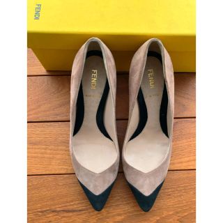 フェンディ(FENDI)の⭐︎FENDIフェンディ⭐︎バイカラー　パンプス　36.5(ハイヒール/パンプス)