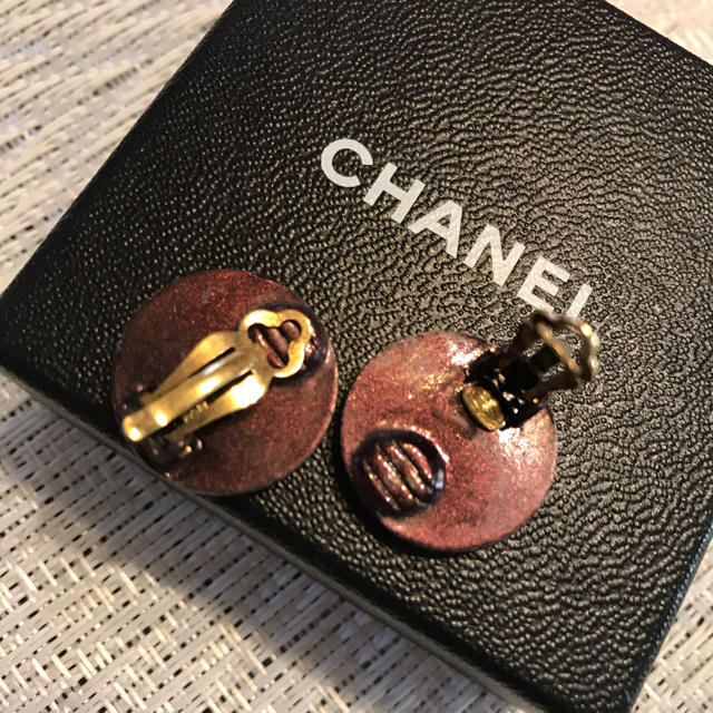 CHANEL(シャネル)のCHANEL シャネル　イヤリング　赤　no3 レディースのアクセサリー(イヤリング)の商品写真