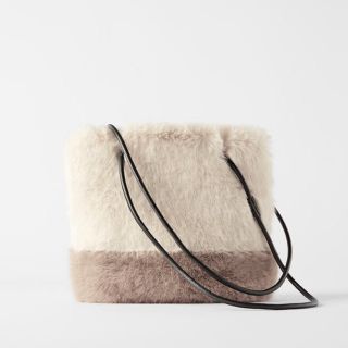 ★ZARAザラもこもこファートートショルダーバッグ ZARA(ファー ・ トートバッグ)のフリマアイテム一覧