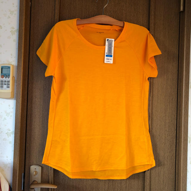 GU(ジーユー)の新品✨GU SPORTS  クルーネックTシャツ レディースのトップス(Tシャツ(半袖/袖なし))の商品写真
