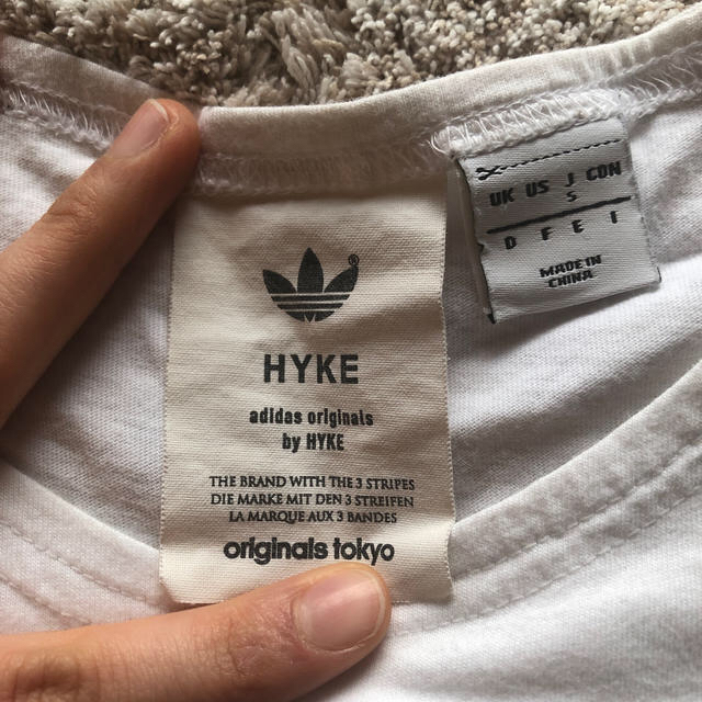 HYKE(ハイク)のHYKE adidas コラボTシャツ メンズのトップス(Tシャツ/カットソー(半袖/袖なし))の商品写真