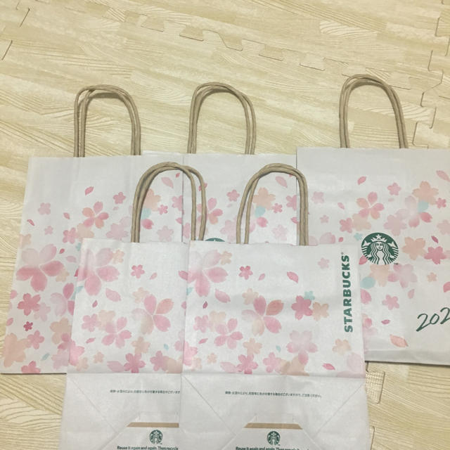 Starbucks Coffee(スターバックスコーヒー)のスターバックス 桜2020手提げ袋５枚 紙袋 レディースのバッグ(ショップ袋)の商品写真