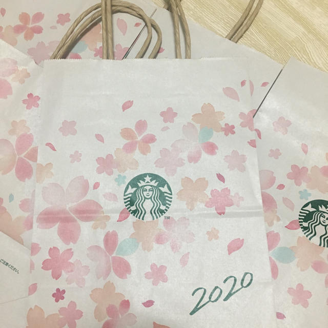 Starbucks Coffee(スターバックスコーヒー)のスターバックス 桜2020手提げ袋５枚 紙袋 レディースのバッグ(ショップ袋)の商品写真