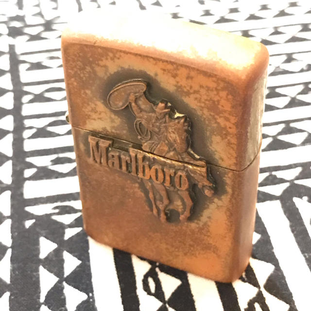 ZIPPO(ジッポー)のライター　ジッポー　zippo Zippo  ZIPPO マールボロ　【中古品】 メンズのファッション小物(タバコグッズ)の商品写真