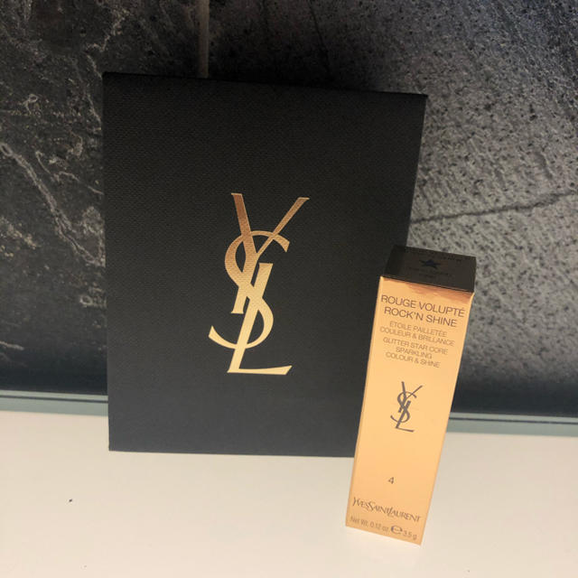 Yves Saint Laurent Beaute(イヴサンローランボーテ)のイブサンローラン　4 ロックバンド ピンク　伊勢丹限定　完売　 コスメ/美容のベースメイク/化粧品(口紅)の商品写真