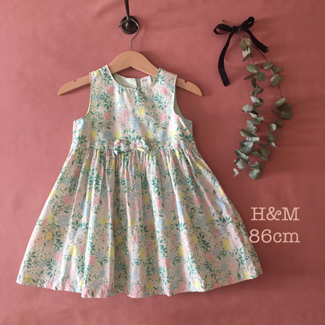 H&M(エイチアンドエム)のH&M エイチアンドエム*❁*・初夏の若草色ワンピース 86cm キッズ/ベビー/マタニティのベビー服(~85cm)(ワンピース)の商品写真