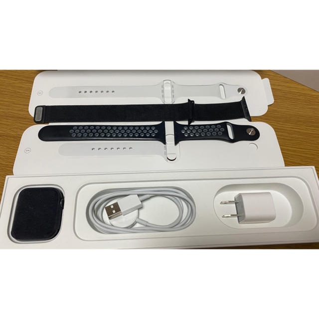 新作モデル  Watch Apple - 44mm付属品付き  5 series Watch Apple 腕時計(デジタル)