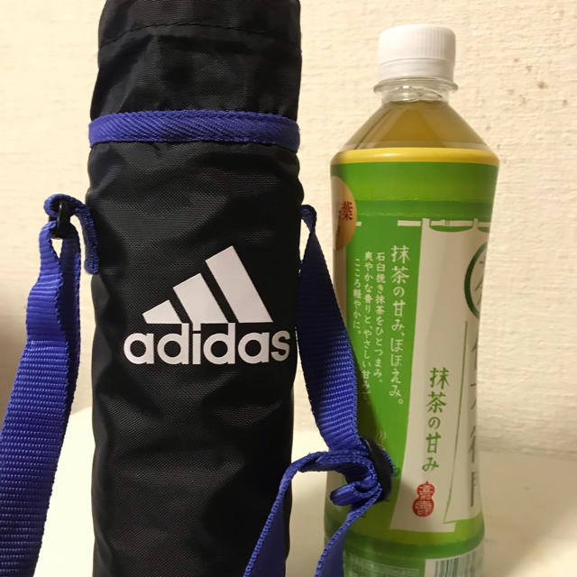 adidas(アディダス)のアディダスペットボトルケース インテリア/住まい/日用品の日用品/生活雑貨/旅行(日用品/生活雑貨)の商品写真