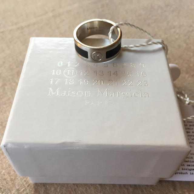 Maison Martin Margiela(マルタンマルジェラ)の20SS新品S メゾンマルジェラ ブラックバンド リング 指輪 今期 メンズ メンズのアクセサリー(リング(指輪))の商品写真