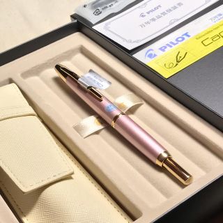 新品 年限定 パイロット キャップレス メタリックソフト ピンク EF