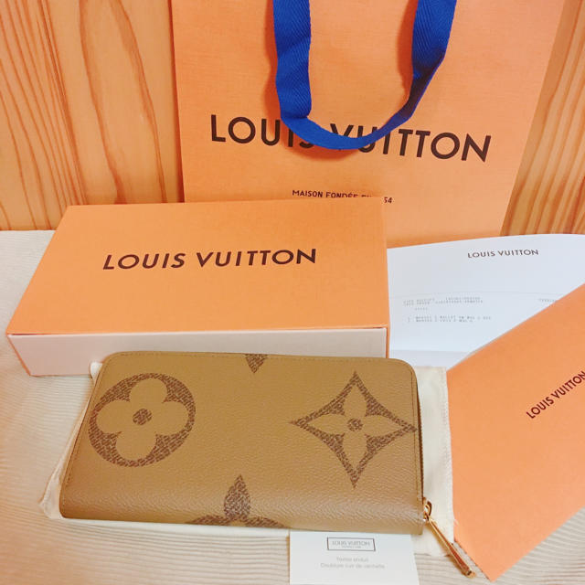 LOUIS VUITTON(ルイヴィトン)の新品　新作　ルイヴィトン  ジッピー ウォレット ジャイアント モノグラム  レディースのファッション小物(財布)の商品写真