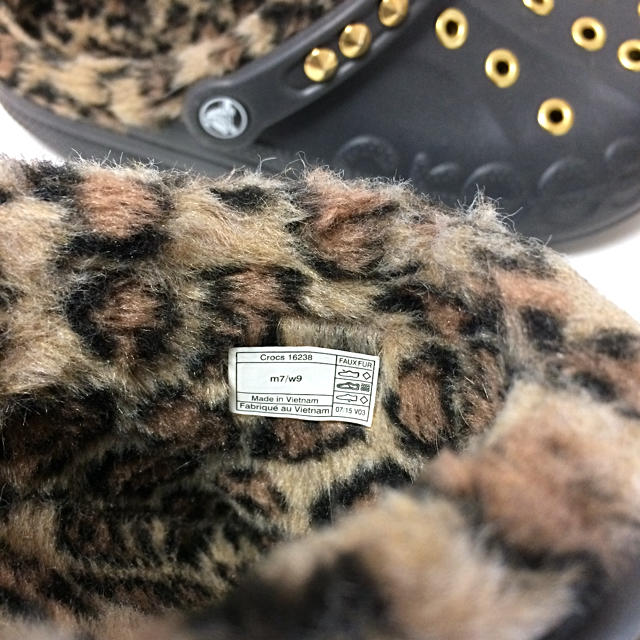 crocs(クロックス)のクロックス コンフォートサンダル M7サイズ 美品 防寒 幅広 軽量 快適 メンズの靴/シューズ(サンダル)の商品写真