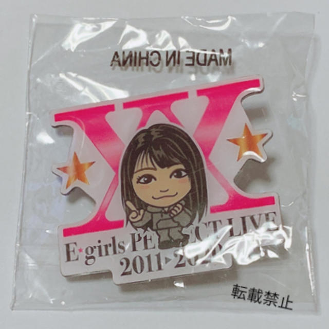 E-girls(イーガールズ)のE.G.family  鷲尾伶菜 IGNITION ピンバッジ エンタメ/ホビーのタレントグッズ(その他)の商品写真