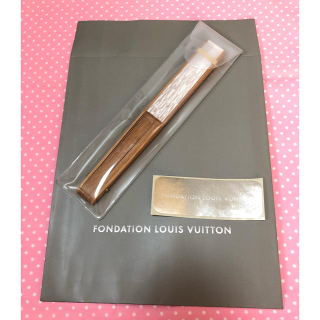 LOUIS VUITTON(ルイヴィトン)の【新品 紙袋付】LOUIS VUITTON 扇子フォンダシオンルイヴィトン レディースのファッション小物(その他)の商品写真