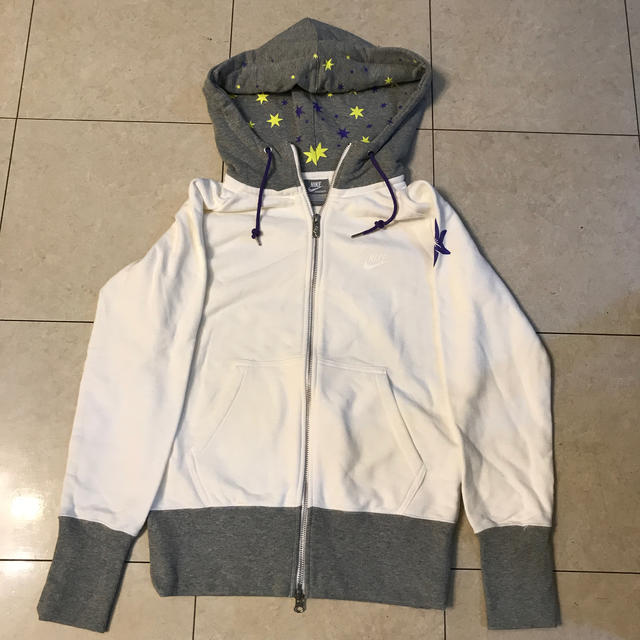 NIKE(ナイキ)のナイキ　パーカー レディースのトップス(パーカー)の商品写真