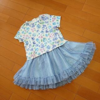 サニーランドスケープ(SunnyLandscape)の【美品】♥️SUNNYLandscape♥️爽やかブルーの花柄カットソー。120(Tシャツ/カットソー)