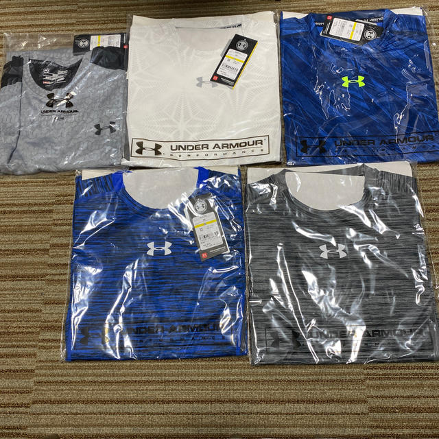 UNDER ARMOUR(アンダーアーマー)のにゃんこさん専用 スポーツ/アウトドアのランニング(ウェア)の商品写真