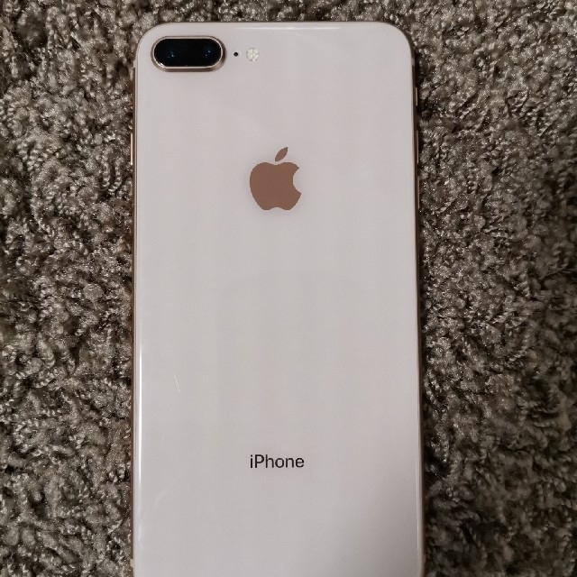 iPhone(アイフォーン)のiPhone8plus GOLD simフリー スマホ/家電/カメラのスマートフォン/携帯電話(スマートフォン本体)の商品写真