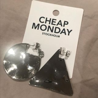 チープマンデー(CHEAP MONDAY)の三角　丸　ピアス⭐️シルバー ⭐️チープマンデー(ピアス)