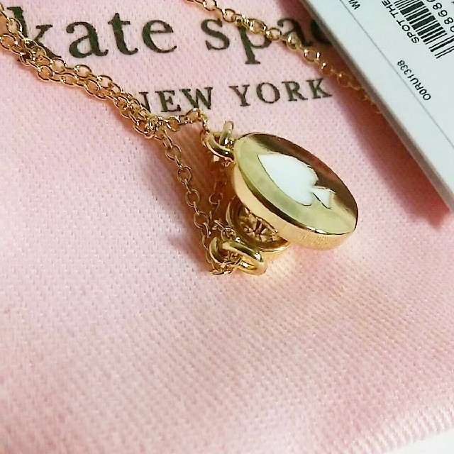 kate spade new york(ケイトスペードニューヨーク)の【新品】kate spade ケイトスペード ホワイト　ネックレス タグ付 レディースのアクセサリー(ネックレス)の商品写真