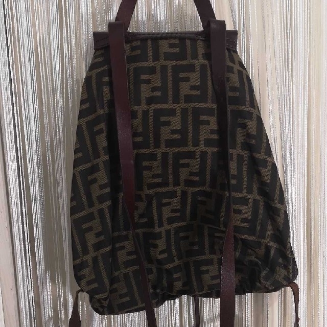 FENDI(フェンディ)の専用！　FENDI　正規品　人気のズッカ柄ミニリュック メンズのバッグ(バッグパック/リュック)の商品写真