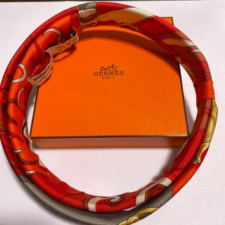 エルメス(Hermes)のHERMES エルメス　美品　スカーフ柄　ヘアバンド　ミスタンゲッド　オレンジ(ヘアバンド)