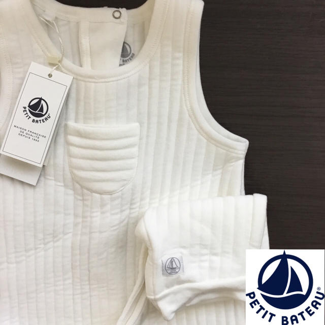 PETIT BATEAU(プチバトー)の【新品】プチバトー 6m チュビックキルティングサロペット キッズ/ベビー/マタニティのベビー服(~85cm)(パンツ)の商品写真