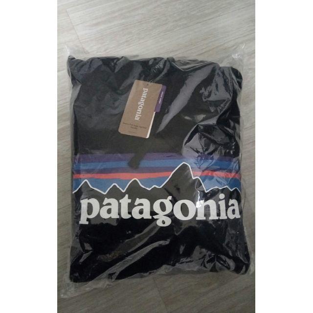 patagonia(パタゴニア)の[新品未使用]　Patagonia　パーカー　ブラック メンズのトップス(パーカー)の商品写真