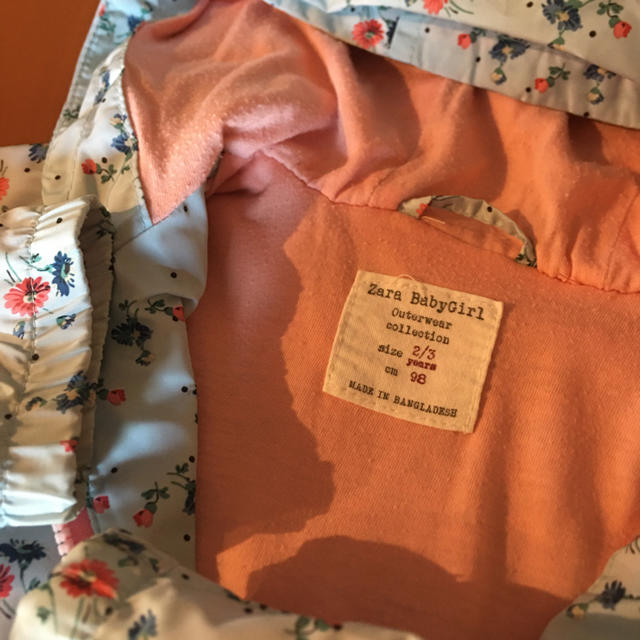 ZARA KIDS(ザラキッズ)のZARA 花柄アウター  ジャケット　ジャンパー　98 キッズ/ベビー/マタニティのキッズ服女の子用(90cm~)(ジャケット/上着)の商品写真