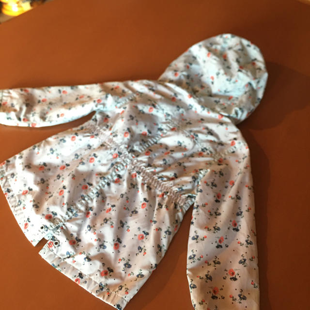 ZARA KIDS(ザラキッズ)のZARA 花柄アウター  ジャケット　ジャンパー　98 キッズ/ベビー/マタニティのキッズ服女の子用(90cm~)(ジャケット/上着)の商品写真